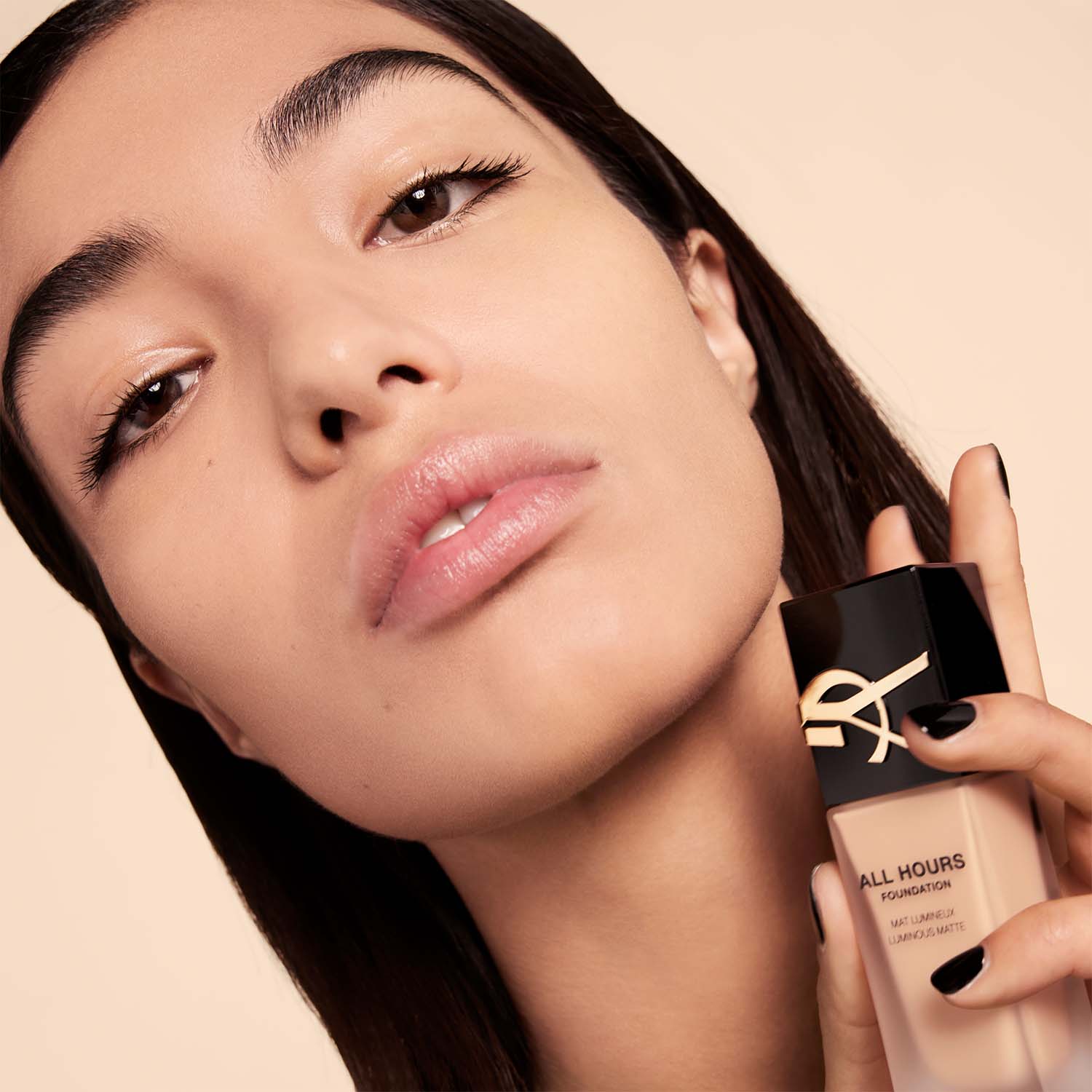 ALL HOURS FOUNDATION (BASE DE MAQUILLAJE MATE LUMINOSO)